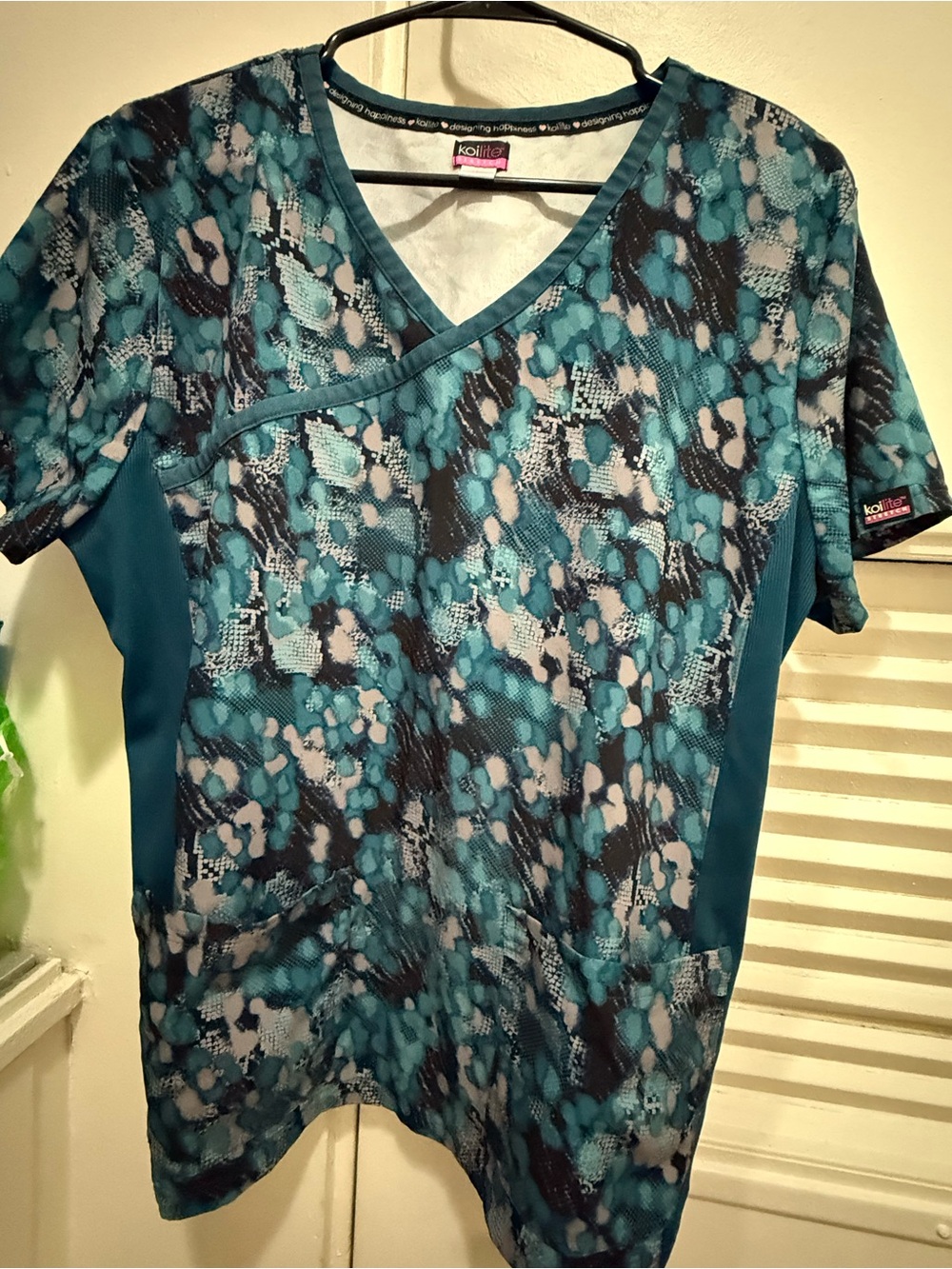koi Teal and Black Patterned V-Neck Scrub Top